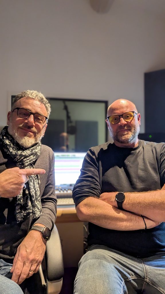 08_photo_avec_joseph_noia-576x1024 NHIMALIA : Serge Alarcon, un artiste rock qui compose depuis Pertuis