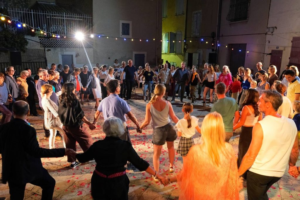 807284442_1611990804052679_8780201648769160067_n-1024x683 Une ouverture de saison culturelle "ambiancée" ce soir à Pertuis !